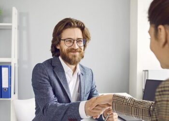 How To Grasp Nonverbal Communication In An Interview