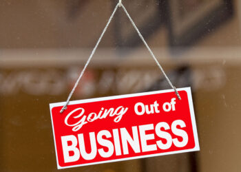 U.S. Retail Layoffs Surge: How Employees Can Adapt