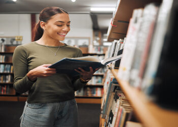 53 Inspiring Quotes About Studying Books to Broaden Your Horizons