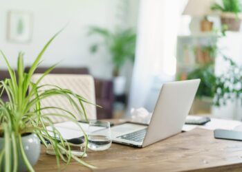 How I Give up My 9-5 And Made $1.4 Million Final 12 months Promoting On Amazon