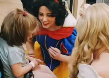 Volunteers Deliver Disney Magic to Youngsters in Hospitals