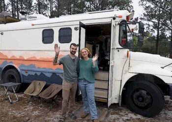 Lovely College Bus Conversion with Open Ground Plan