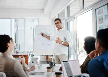 How Do Leaders Combine Religion-Based mostly Management Kinds With out Alienating Others? |