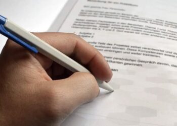 Heads up left-handed individuals, scientists say you’re fairly distinctive!