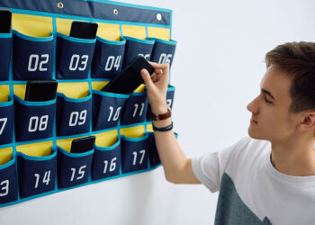 Ought to School rooms Ban Smartphones? Survey Says Sure