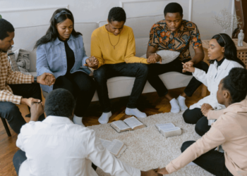 Is Religion a Private Journey or a Collective Expertise? |