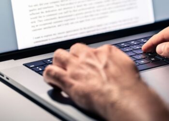 Navigating a Journalism Profession within the Age of AI