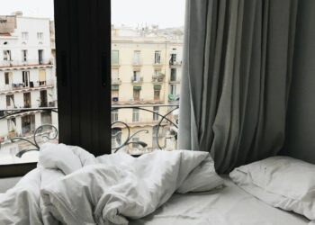 10 Reframes to Assist You Cease Doomscrolling Earlier than Mattress