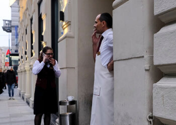 Hourly Employees Are More and more Counting on Smoking for Breaks