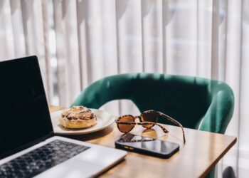 How I’ve Made $350,000 From AI-Constructed Apps