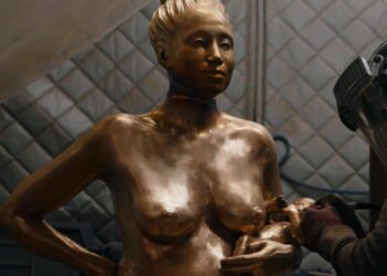 New London statue celebrates the unseen energy of moms