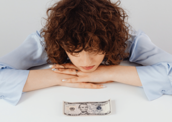 5 Monetary Habits That Scale back Stress and Construct Peace of Thoughts |